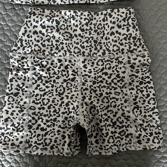 Evolution and Creation Yoga Tank and Shorts Set S - Picture 4 of 5